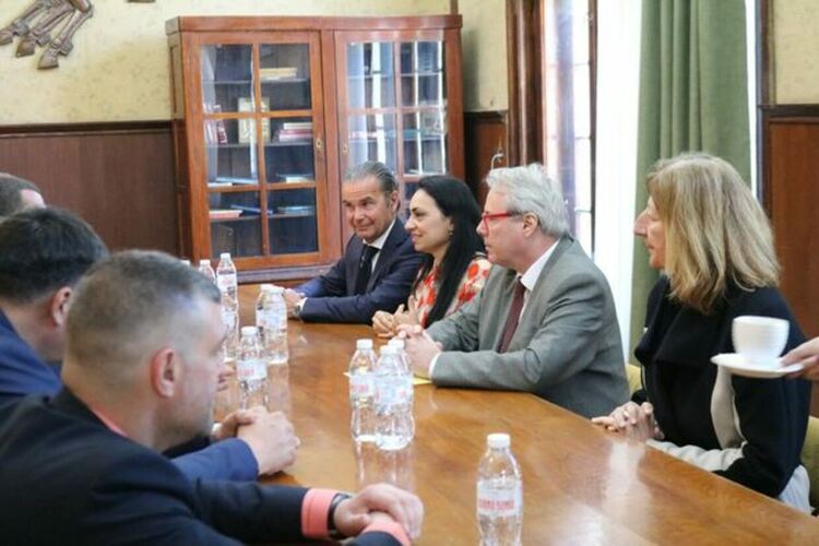 Кметът на община Перник Станислав Владимиров и областният управител Людмил Веселинов се срещнаха с посланика на Франция