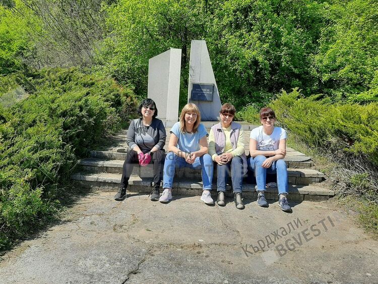 Членове на Клуба на руските съотечественици почистиха паметниците на руските воини