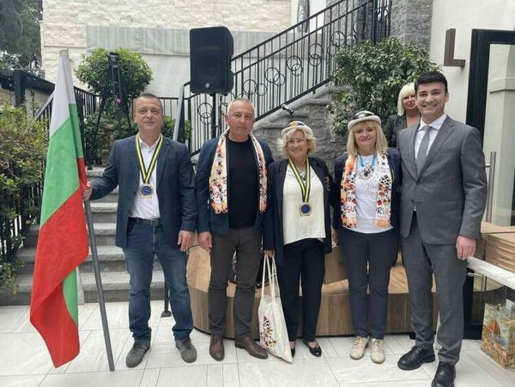 Сурвакарската група на град Батановци взе участие в Юбилейния 20-ти международен карнавал в град Будва