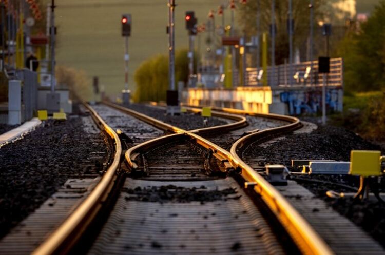 Взривно устройство дерайлира втори товарен влак в граничната Брянска област