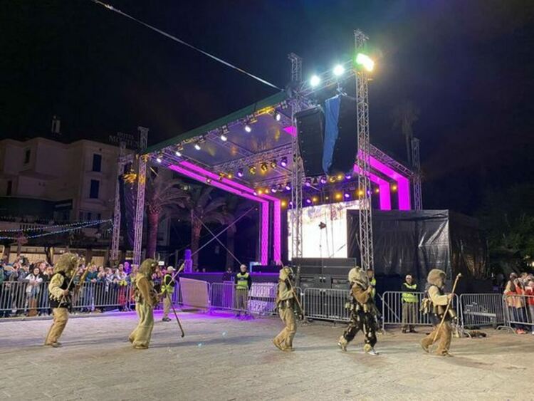 Сурвакарската група на град Батановци взе участие в Юбилейния 20-ти международен карнавал в град Будва