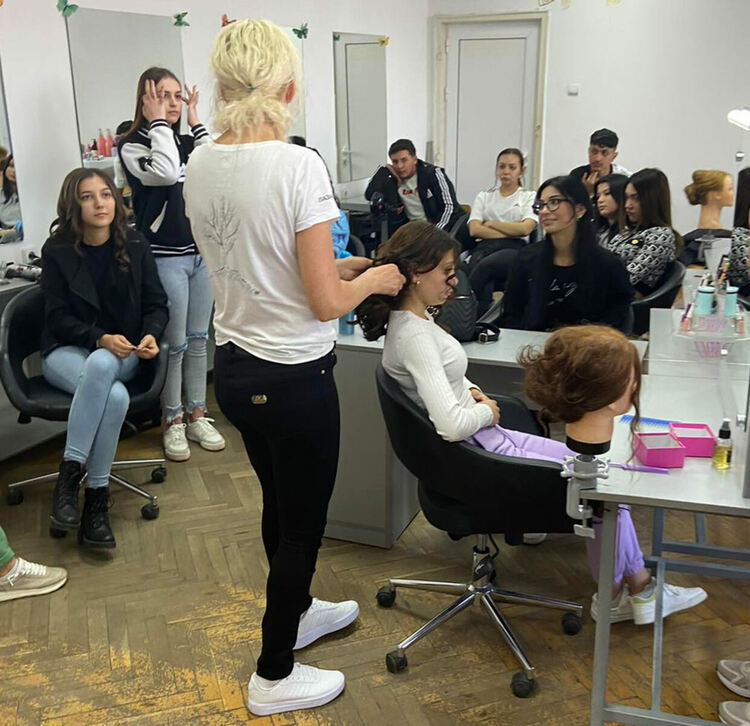 Рекордьор на Гинес на гости в ПГЛП „Райна Княгиня“