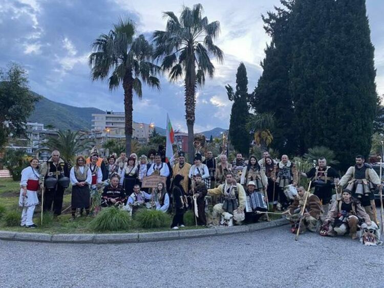 Сурвакарската група на град Батановци взе участие в Юбилейния 20-ти международен карнавал в град Будва