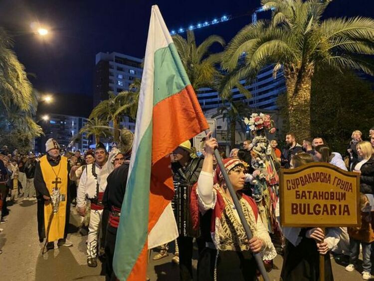 Сурвакарската група на град Батановци взе участие в Юбилейния 20-ти международен карнавал в град Будва