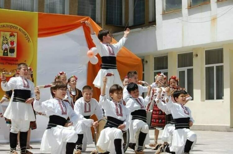 Пернишкото село Мещица подготвя четиринадесето издание на националния детски фолклорен конкурс „Дай, бабо, огънче!"