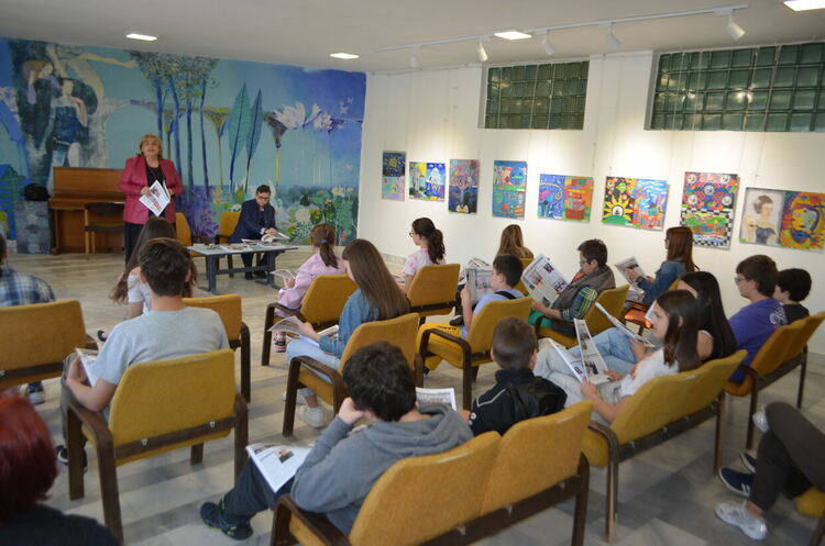 Младите журналисти на ОДК представиха осмото издание  на вестник „Приятели плюс“