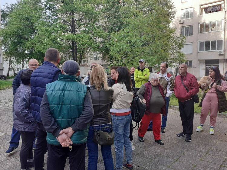 Живущите в „Младост“ в протестна готовност, настояват да се реши проблема с паркоместата на Синята зона в комплекса