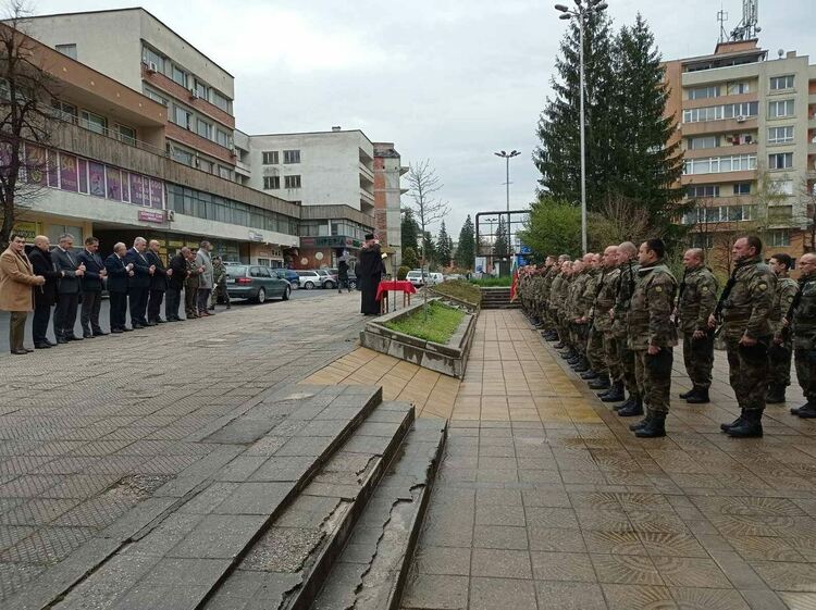 В навечерието на 6 май 101-ви алпийски полк отбеляза Деня на храбростта и празник на Българската армия