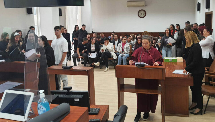 Ученици влязоха в ролята на съдии, прокурори, адвокати