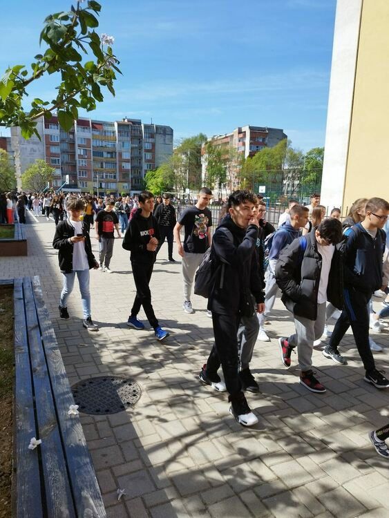 Тренировъчна евакуация в СУ“Отец Паисий“ - 778 ученици изведени за 5 минути 