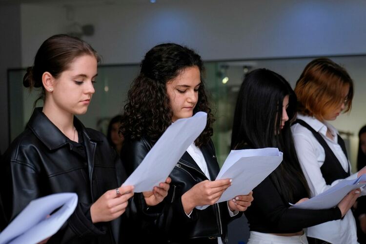 В открит урок ученици от Езиковата научиха за живота и делото на Гео Милев