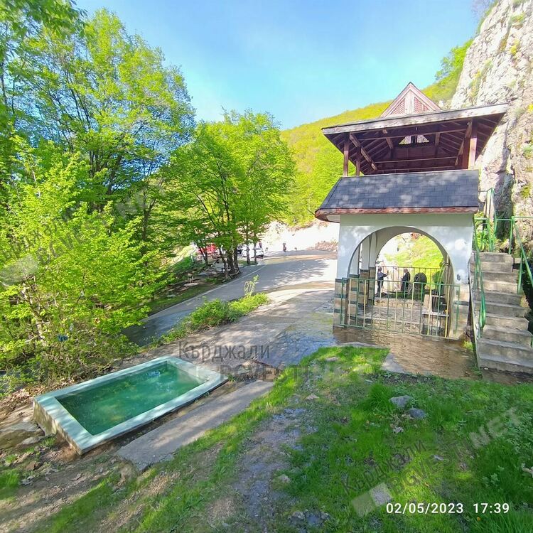 Дамбалъ очаква посетители от цялата страна, в нощта срещу Гергьовден/Хъдърлез/ дъбравата шуми особено