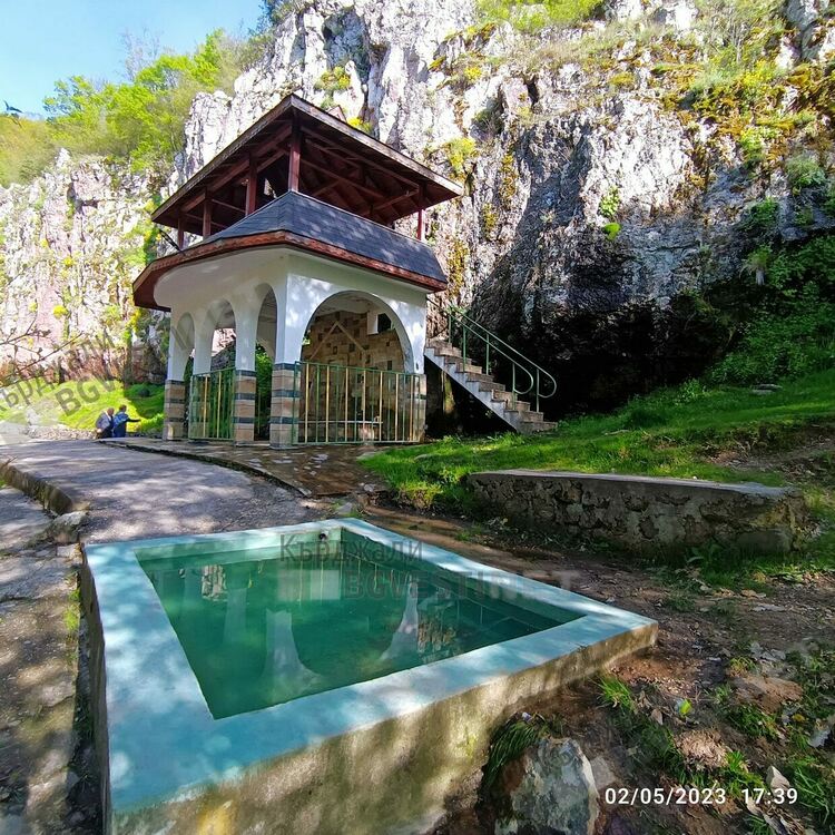 Дамбалъ очаква посетители от цялата страна, в нощта срещу Гергьовден/Хъдърлез/ дъбравата шуми особено