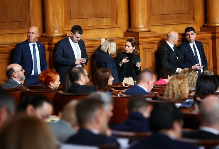 Парламентът ще заработи, но комисиите ще са без председатели