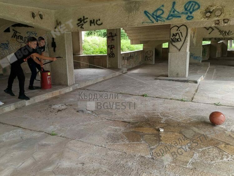 Първо място за отбора на СУ „Отец Паисий“ в Кърджали на областното състезание по защита при бедствия и аварии