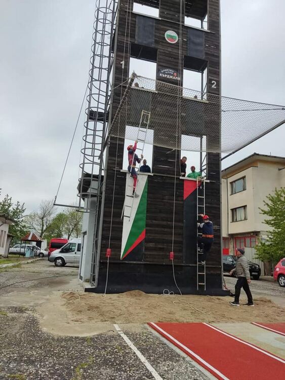 Антон Ириков от Крумовград и отборът на Подкова - първенци в състезанието по пожароприложен спорт