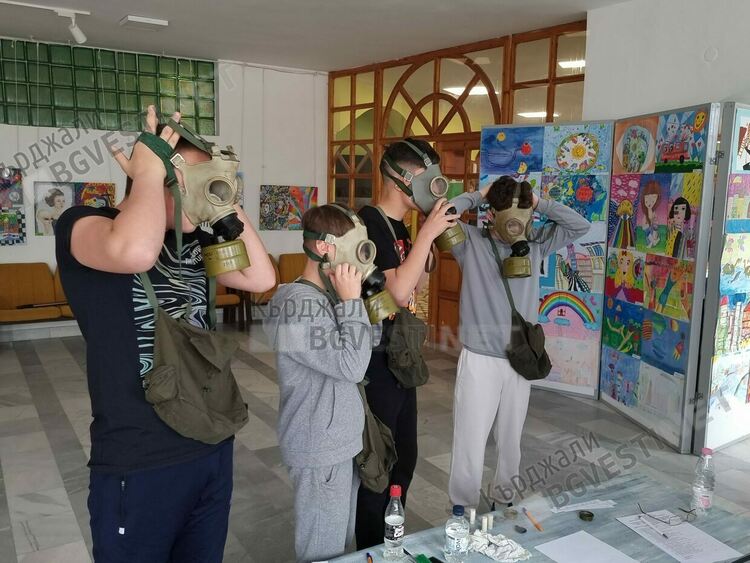 Първо място за отбора на СУ „Отец Паисий“ в Кърджали на областното състезание по защита при бедствия и аварии