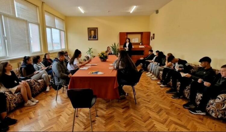 Ученици поеха управлението на ПГСС