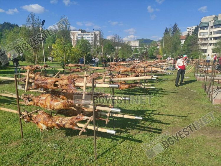 Стотици изпълниха Златоград за празника на чевермето