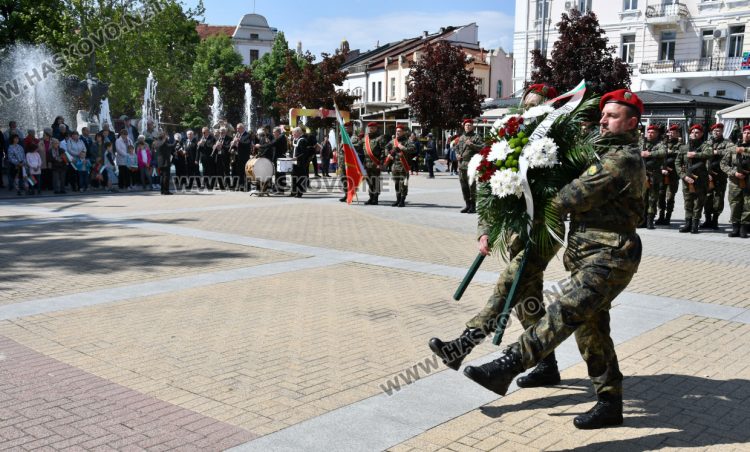  Хасково отбеляза Гергьовден и празника на Българската армия на площада
