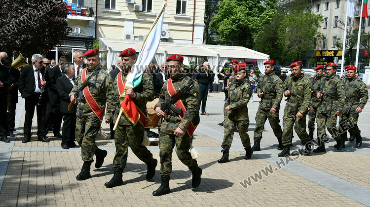  Хасково отбеляза Гергьовден и празника на Българската армия на площада