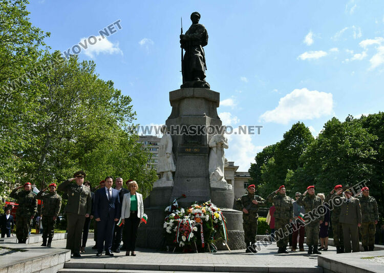  Хасково отбеляза Гергьовден и празника на Българската армия на площада