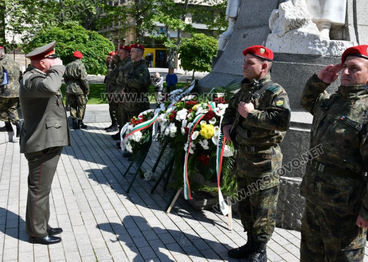  Хасково отбеляза Гергьовден и празника на Българската армия на площада