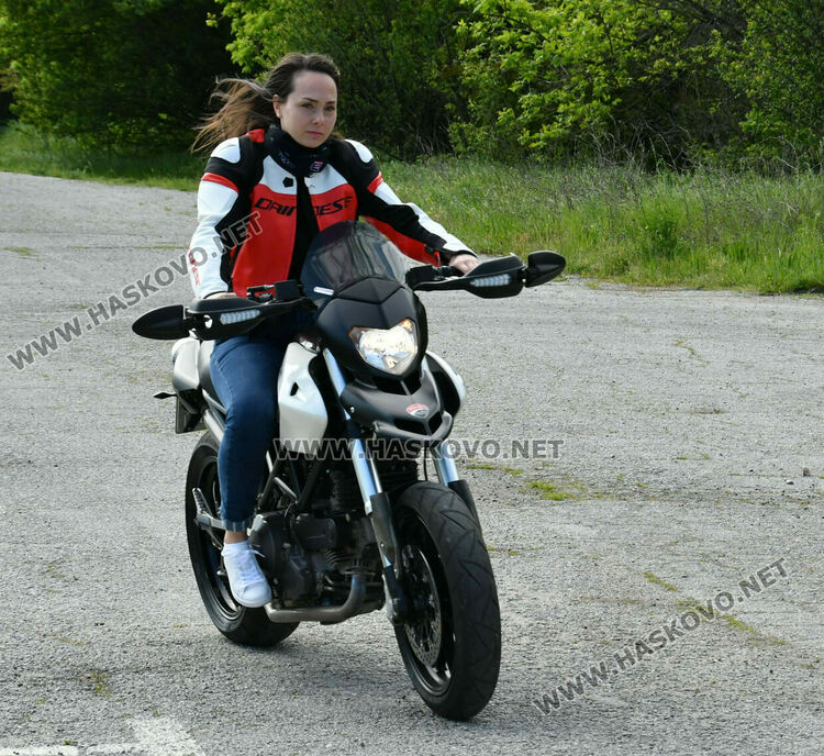 Рокерки яхнаха моторите за почетна обиколка на Хасково