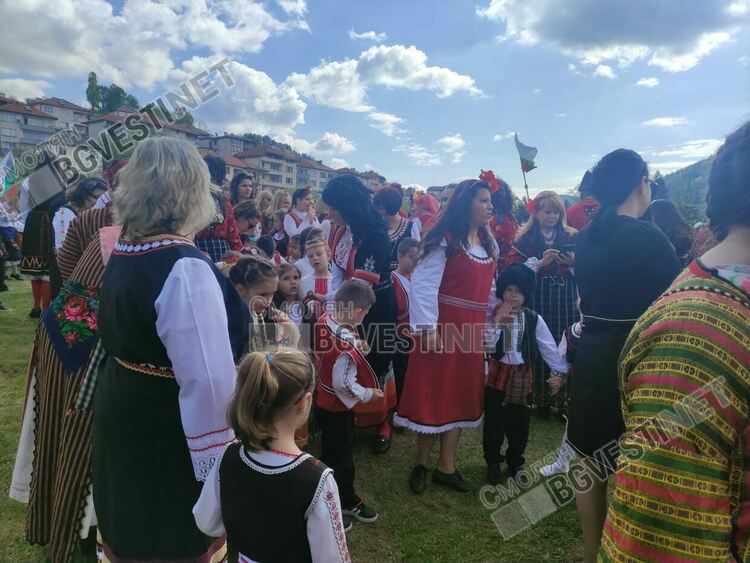 Стотици изпълниха Златоград за празника на чевермето