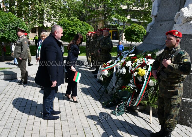  Хасково отбеляза Гергьовден и празника на Българската армия на площада