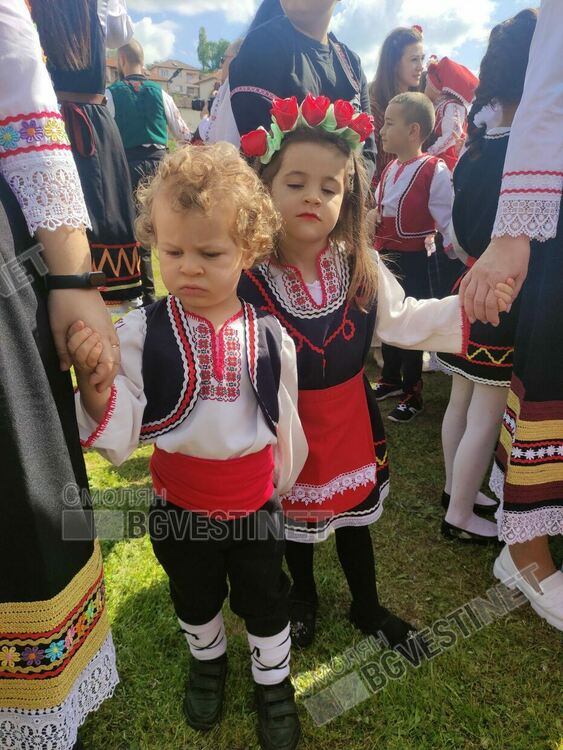 Стотици изпълниха Златоград за празника на чевермето