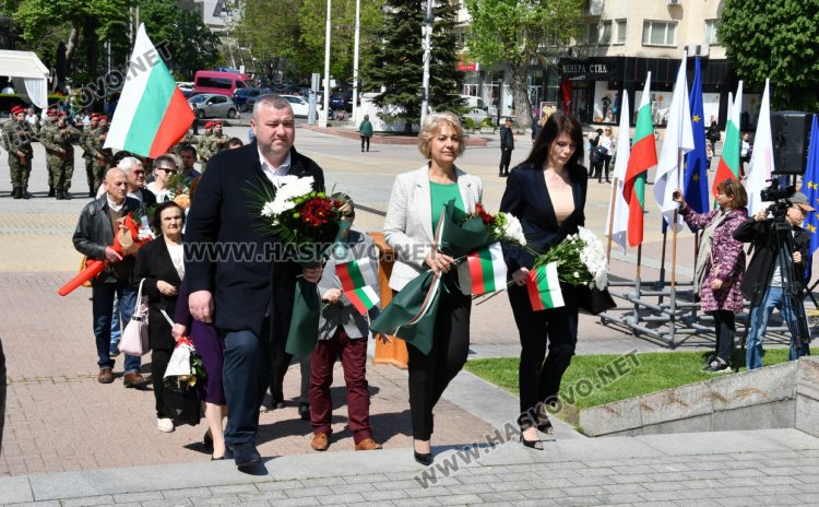  Хасково отбеляза Гергьовден и празника на Българската армия на площада