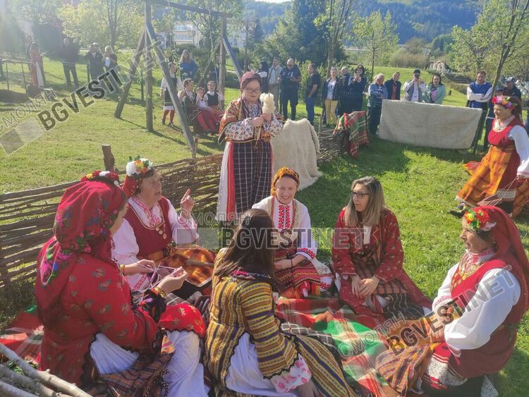 Стотици изпълниха Златоград за празника на чевермето