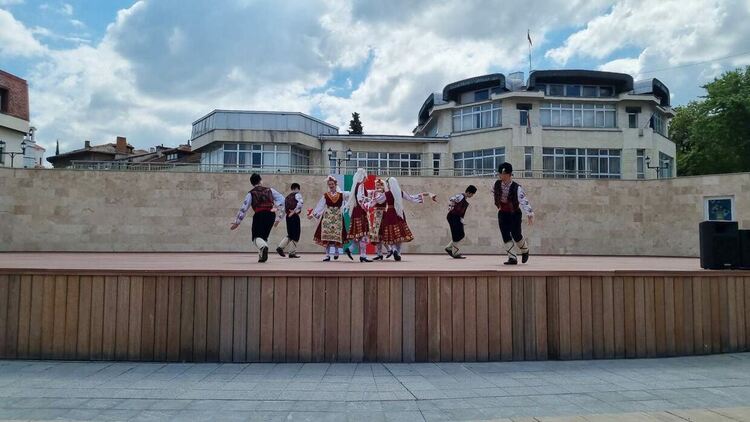 Асеновград отбеляза Деня на храбростта тържествено (снимки)