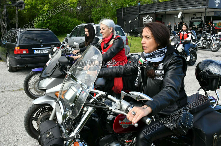 Рокерки яхнаха моторите за почетна обиколка на Хасково