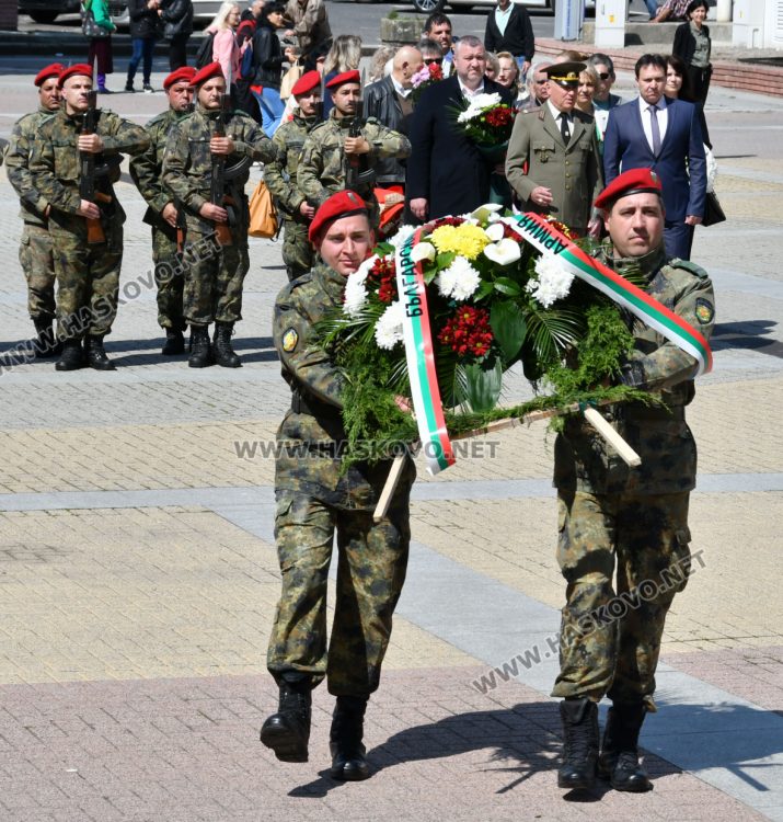  Хасково отбеляза Гергьовден и празника на Българската армия на площада