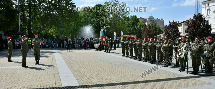  Хасково отбеляза Гергьовден и празника на Българската армия на площада