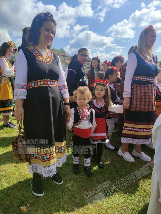 Стотици изпълниха Златоград за празника на чевермето