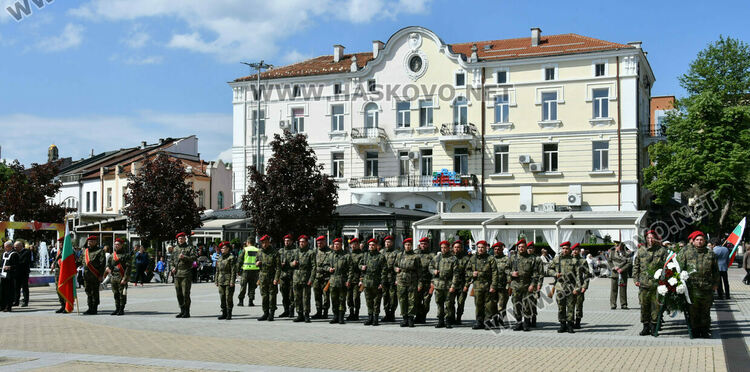  Хасково отбеляза Гергьовден и празника на Българската армия на площада