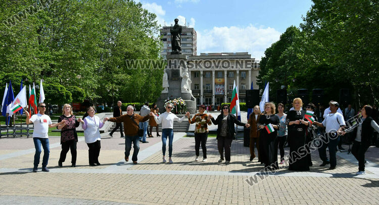  Хасково отбеляза Гергьовден и празника на Българската армия на площада