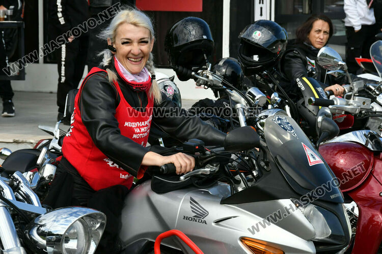 Рокерки яхнаха моторите за почетна обиколка на Хасково