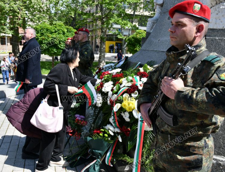  Хасково отбеляза Гергьовден и празника на Българската армия на площада