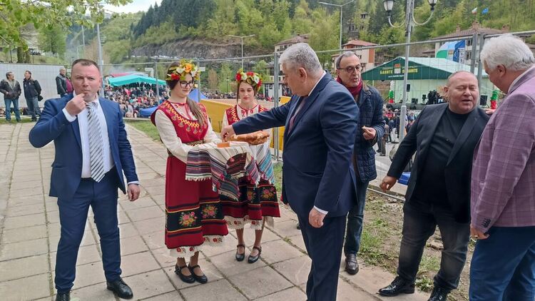 И президентът Петър Стоянов уважи празника на Баните /галерия/