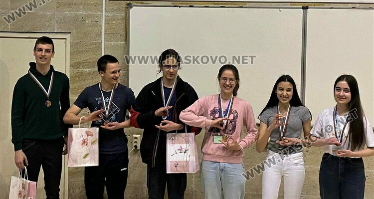 Стела Бинева е златна медалистка на Националната олимпиада по астрономия