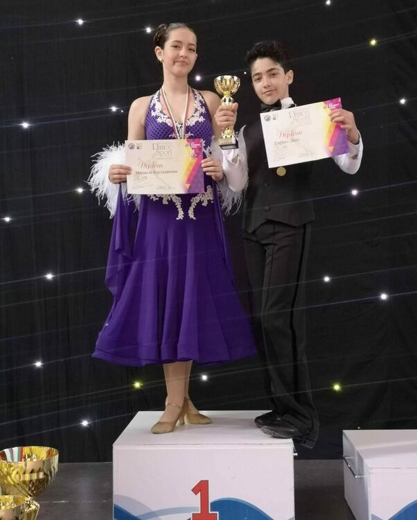 Златни медали и купа в Хасково от Международния фестивал по спортни танци в Поморие