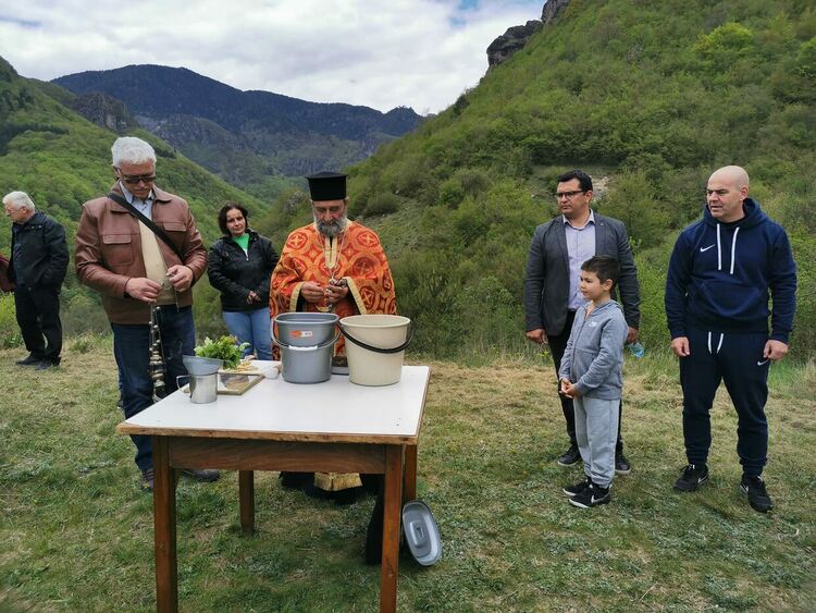 С курбан и народно веселие отбелязаха Гергьовден в Девин 