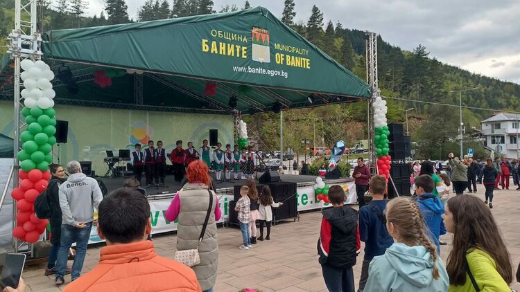 И президентът Петър Стоянов уважи празника на Баните /галерия/