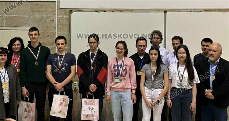 Стела Бинева е златна медалистка на Националната олимпиада по астрономия