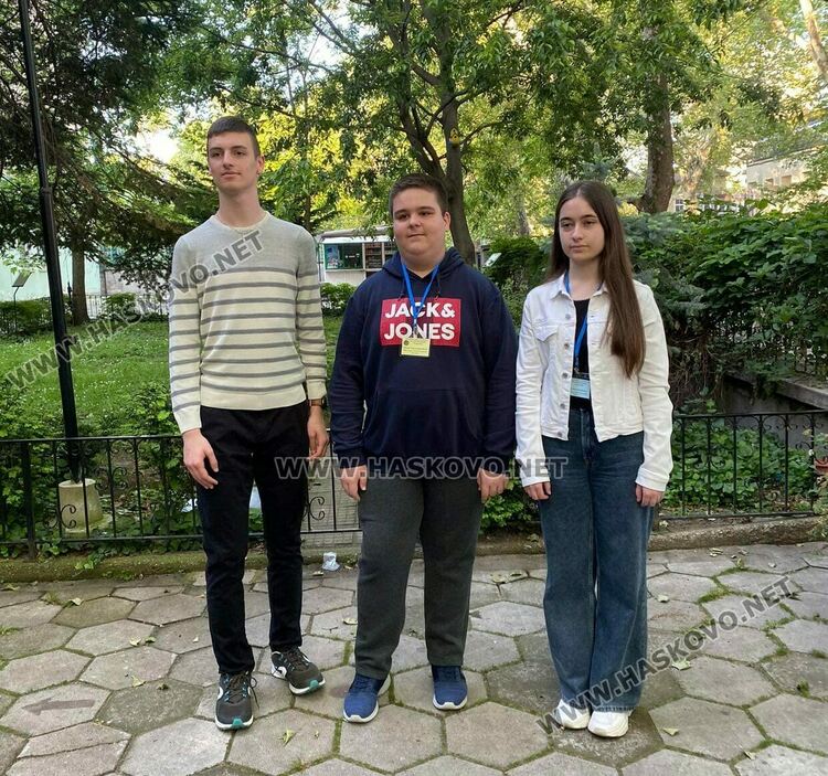 Стела Бинева е златна медалистка на Националната олимпиада по астрономия