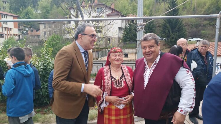 И президентът Петър Стоянов уважи празника на Баните /галерия/